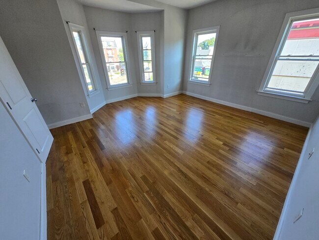 Photo - 355 Adams St
