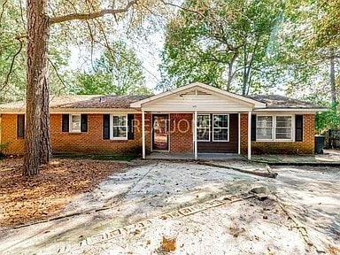 Building Photo - 2470 Parkwood Dr
