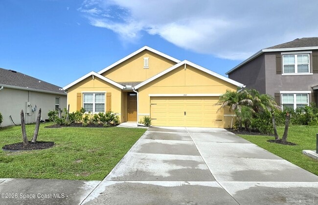 Building Photo - 242 Guinevere Dr SW