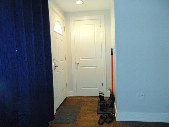 Photo - 323 W Root St