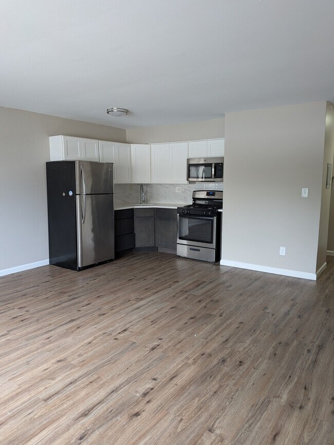 Photo - 204-214 Cleveland St-