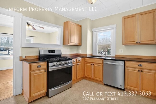 Building Photo - 157 Pleasant St