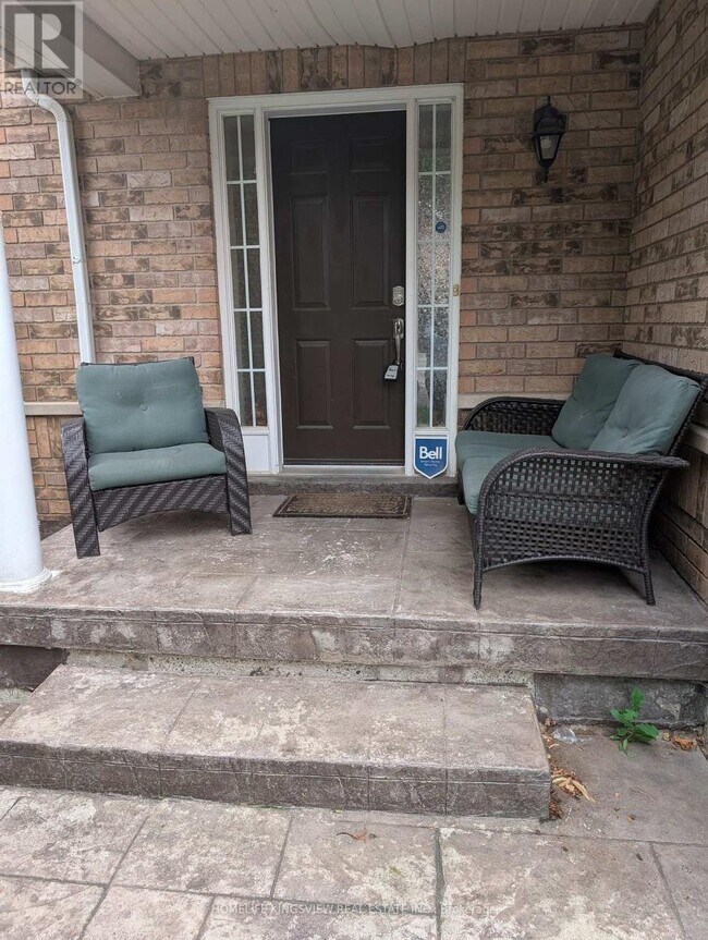 Photo - 24 Farthingale Crescent