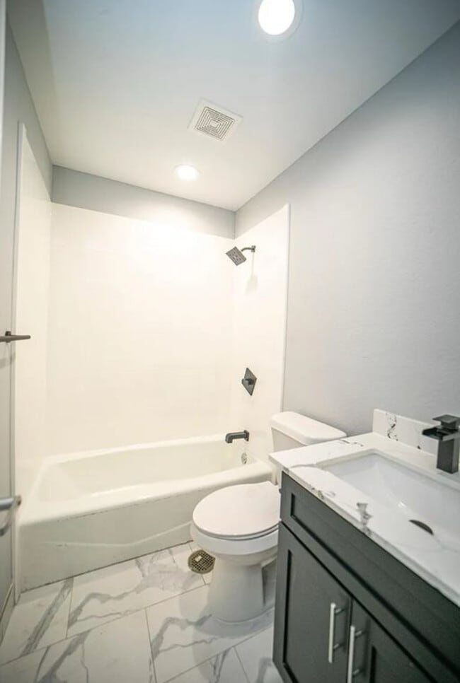 Photo - River Oaks Apartments