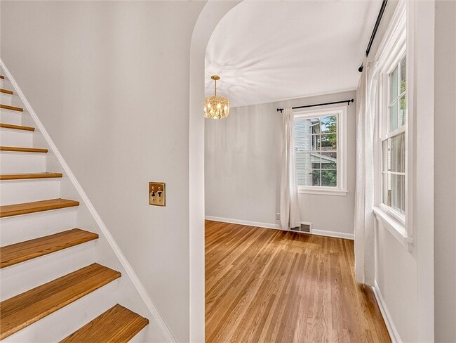 Photo - 82 Clovercrest Dr