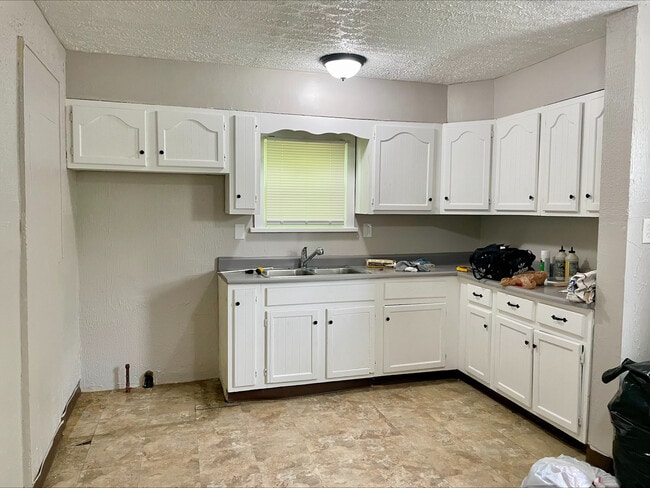 Photo - 687 Storer Ave