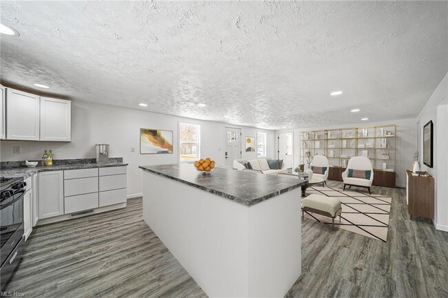 Photo - 162 12th St
