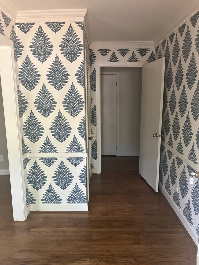 10 Queensbury Rd