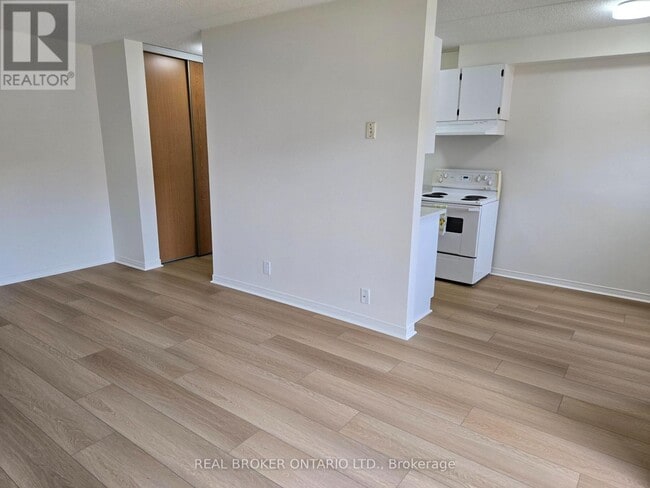 Photo - 15 Wellington Rd 124 Unit Apt #14