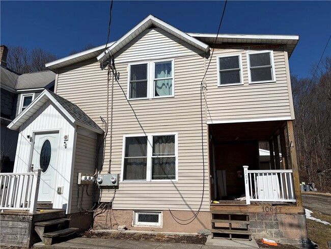 Building Photo - 10647 Pinewood Ave