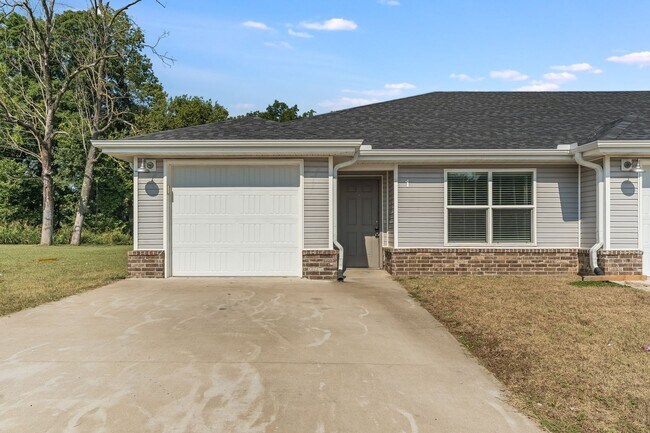Building Photo - 640 Hidden Springs Dr Unit 1 Rental