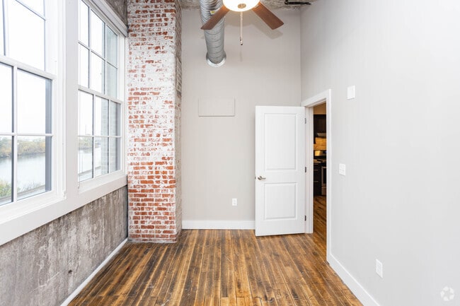 1BR, 1BA - 650SF