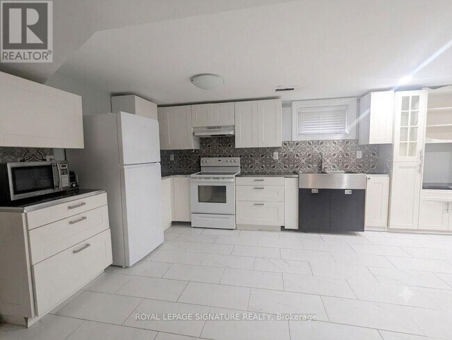 Photo - 2159 Kipling Ave