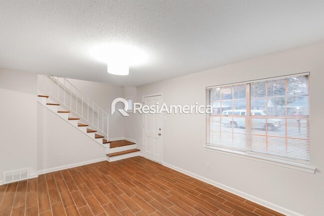 Photo - Beautiful 4bed /2 bath home with large yard