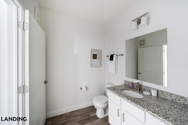 Photo - 210 W 5th Ave Unidad 620