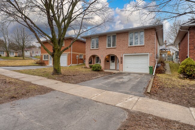 Photo - Renovated 2-Bed Lower Unit in Kingston | $2149 ALL-INCLUSIVE Unit 2