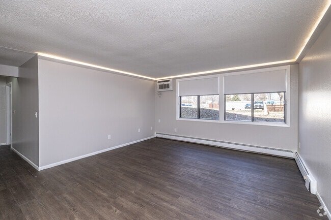 1BR, 1BA - 620SF - Living Room