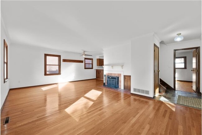 Photo - 28 E Jeffrey Pl