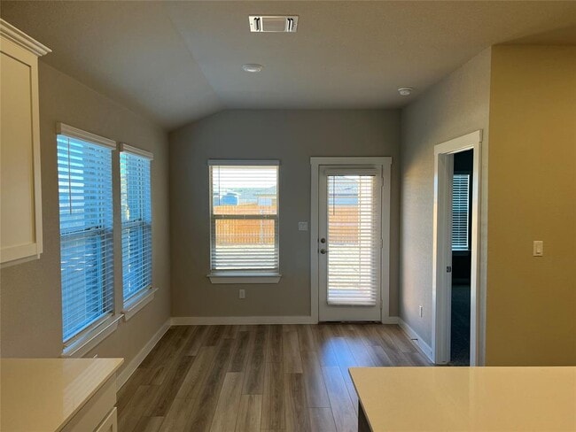 Photo - 404 Coda Xing