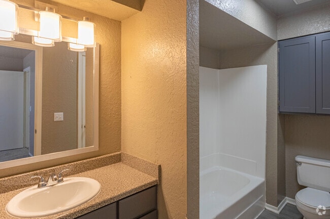 1BR, 1BA - 650-675SF - Fieldstone Garden Apartments