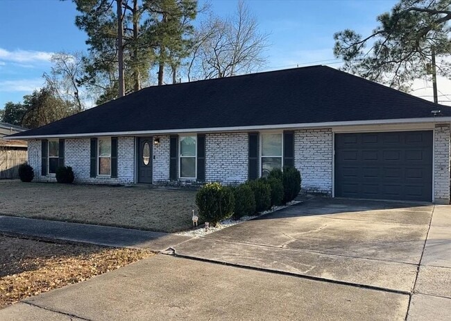 Building Photo - House for Rent