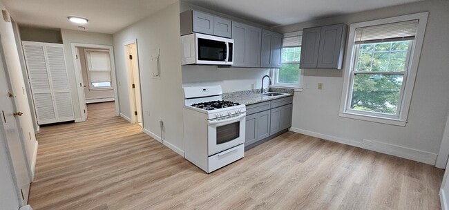 Building Photo - 17 Sanborn St Unit 17