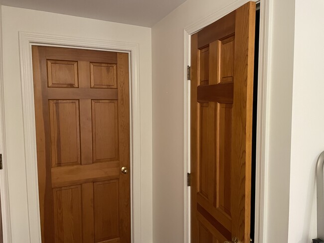 Bedroom door left, hall closet right - 17-2 Manns Ct Apartamentos Unidad 17 Manns Court #2