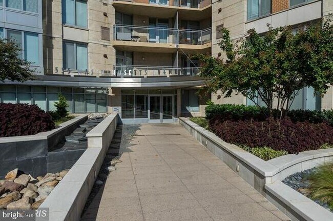 Building Photo - 555 Massachusetts Ave NW Unit 103 Rental