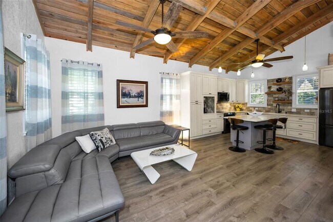 Photo - 525 Lexington St