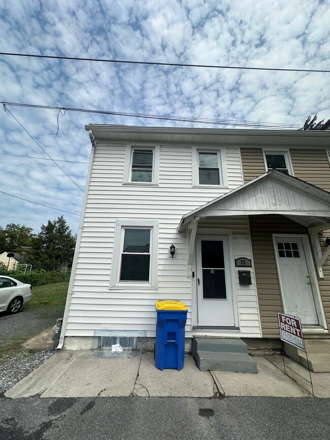 Building Photo - 25 Girard Ave Rental