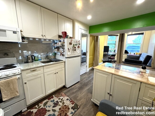 Building Photo - 482 Beacon St Unit 2