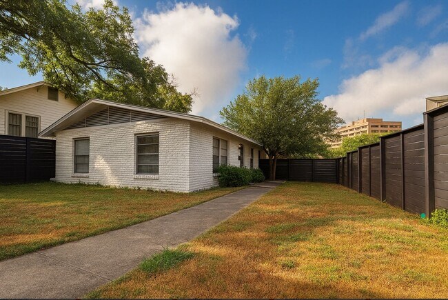 Photo - 607 Bellevue Pl