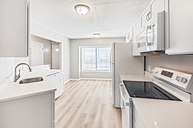 Photo - 2 bedroom, 2.5 bath end unit townhome in Newark
