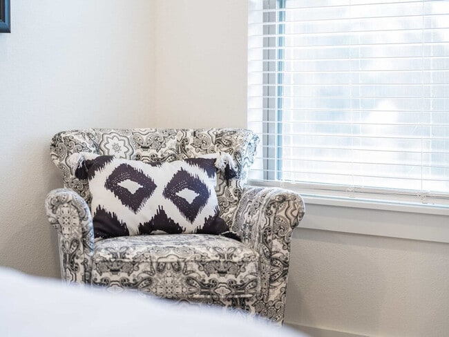 Photo - 2612 SW Livingston Square Unit FL3-ID1241303P