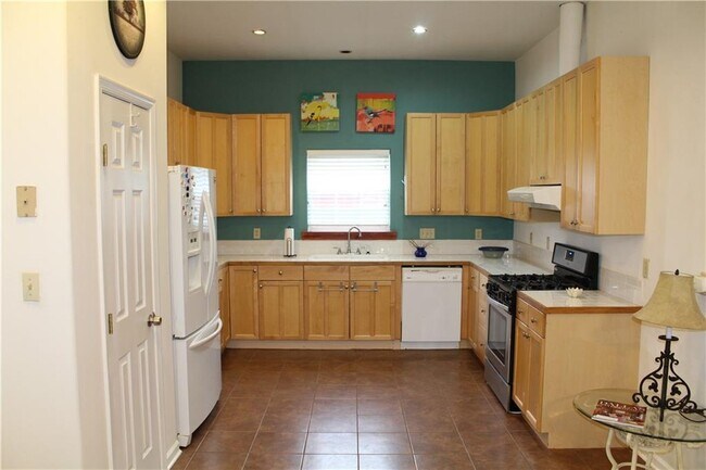 Photo - 109 W 38th St