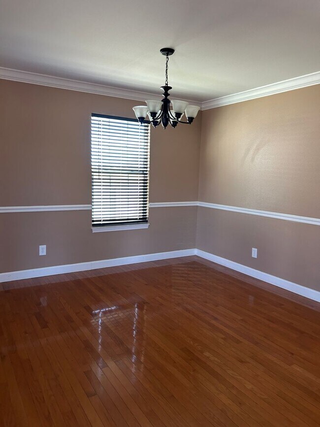 Photo - 1105 Lear Ln