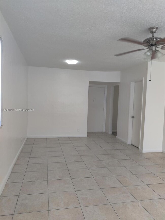 Building Photo - 5930 NE 18th Ave Unit 301