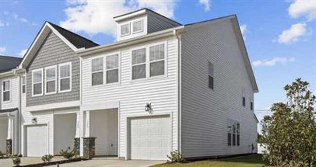 Photo - Beautiful 3/2.5 Townhome Move in Ready!