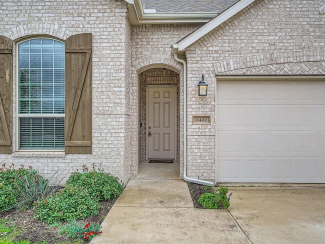 Photo - 11400 American Mustang Lp