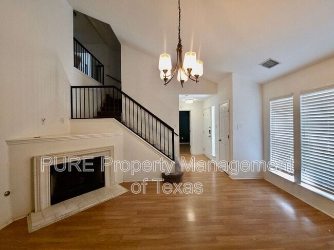 Photo - 1424 Roxanne's Run