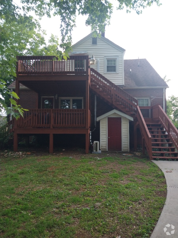 Building Photo - 1110 Hinshaw St Rental