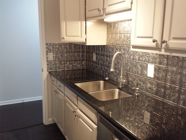 Building Photo - 2400 N Braeswood Blvd Unit 312