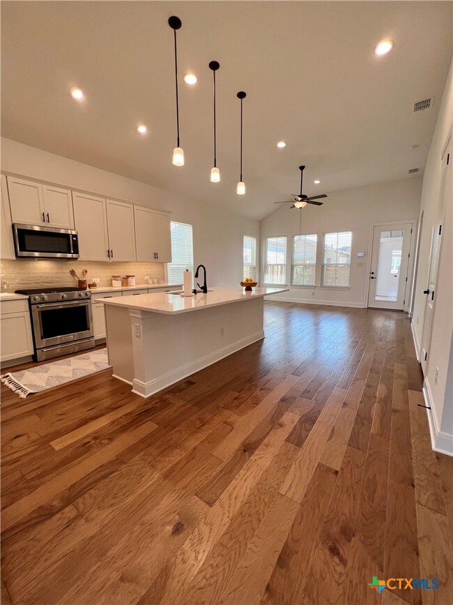 Photo - 611 N Guenther Ave