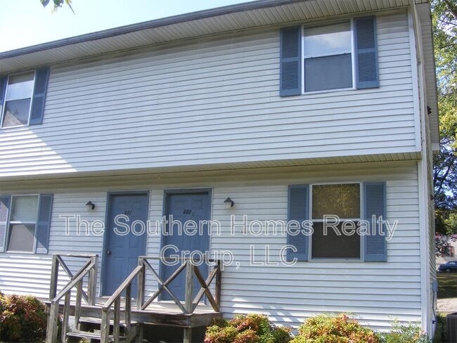 Building Photo - 602 1/2 Tellico Avenue Rental