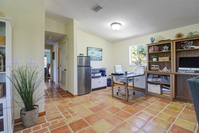 Photo - 133 Valois Blvd