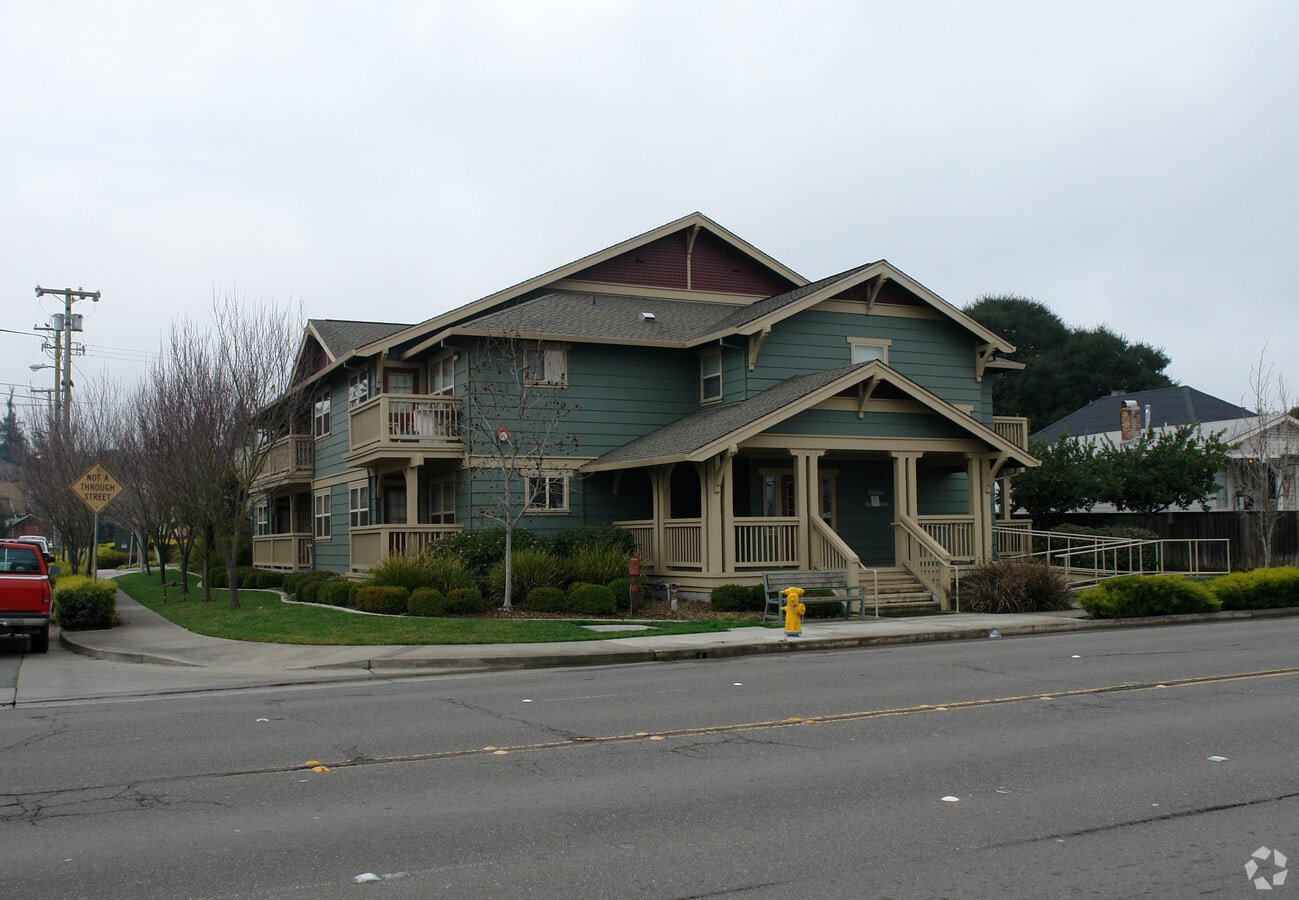 Salishan Apartments - Salishan Apartments