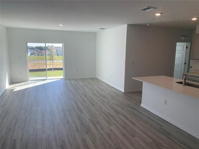 Photo - 3425 Nettle Loop