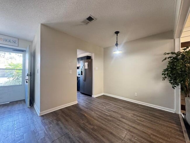 Photo - 29 Fair Oaks Cir
