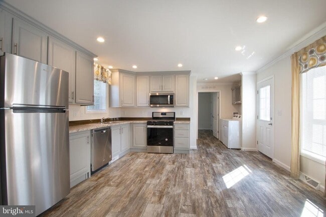 Photo - 162 Carnation Dr