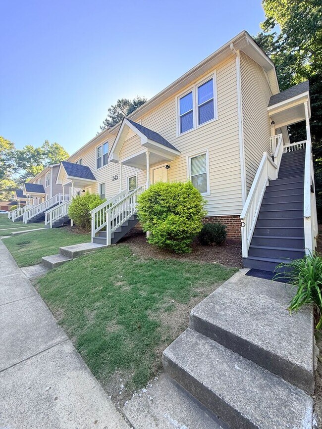 Building Photo - Cozy and Renovated 2 Bed 1 Bath Apartments in the Heart of Wake Forest! Unit 345D W Oak Avenue